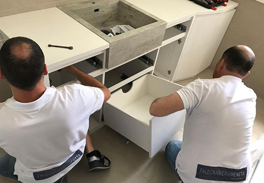 Consegna Montaggio Installazione Arredi